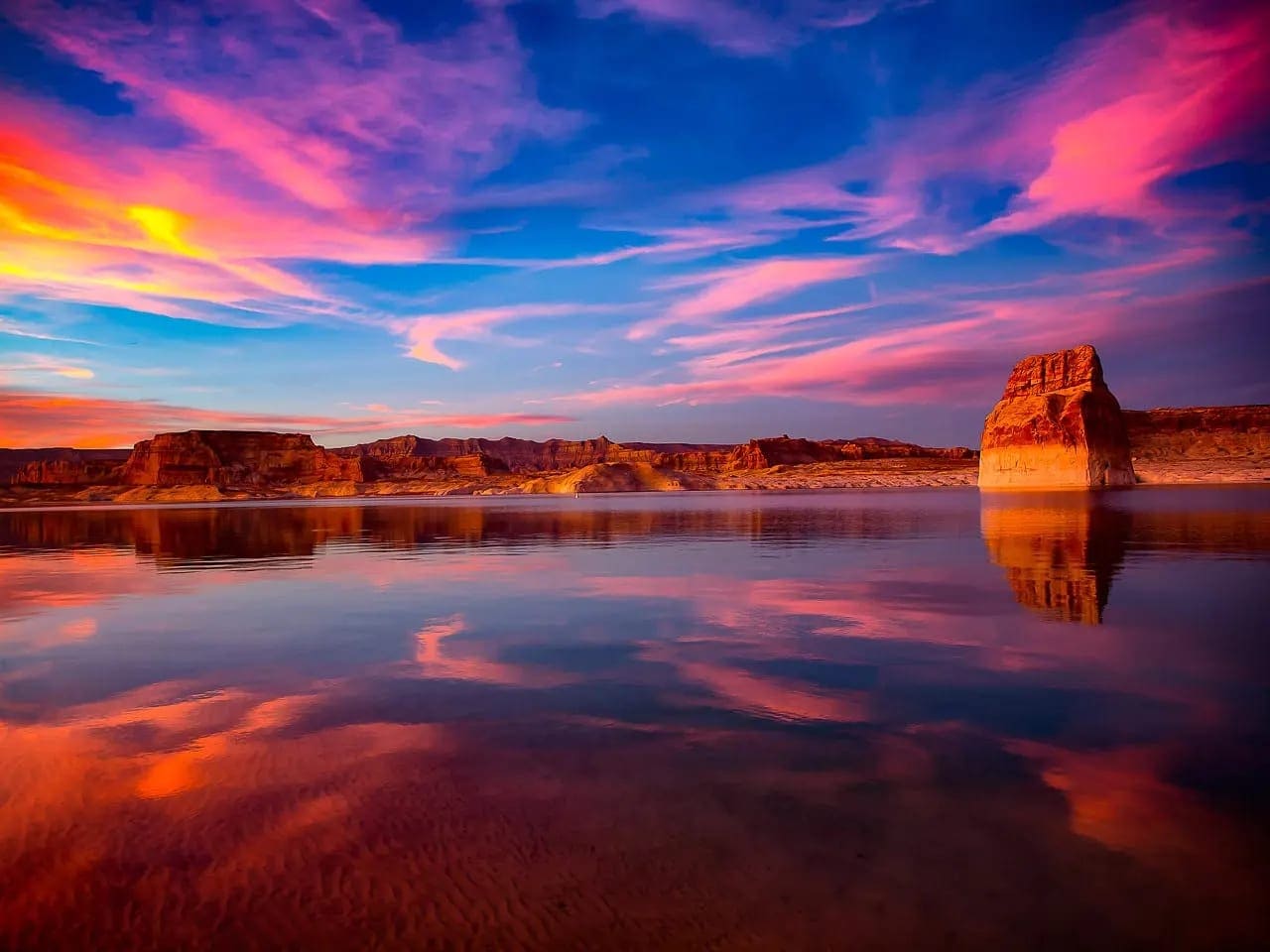 Croisière Sur le Lake Powell Au Coucher de Soleil
